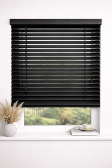 Houten Jaloezie 50mm - Softline - Zwart 001 - Maatwerkgordijnen.nl